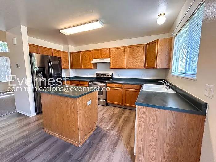 4 bed, 2.5 bath, 2164 sqft, $2,350 — Photo 4