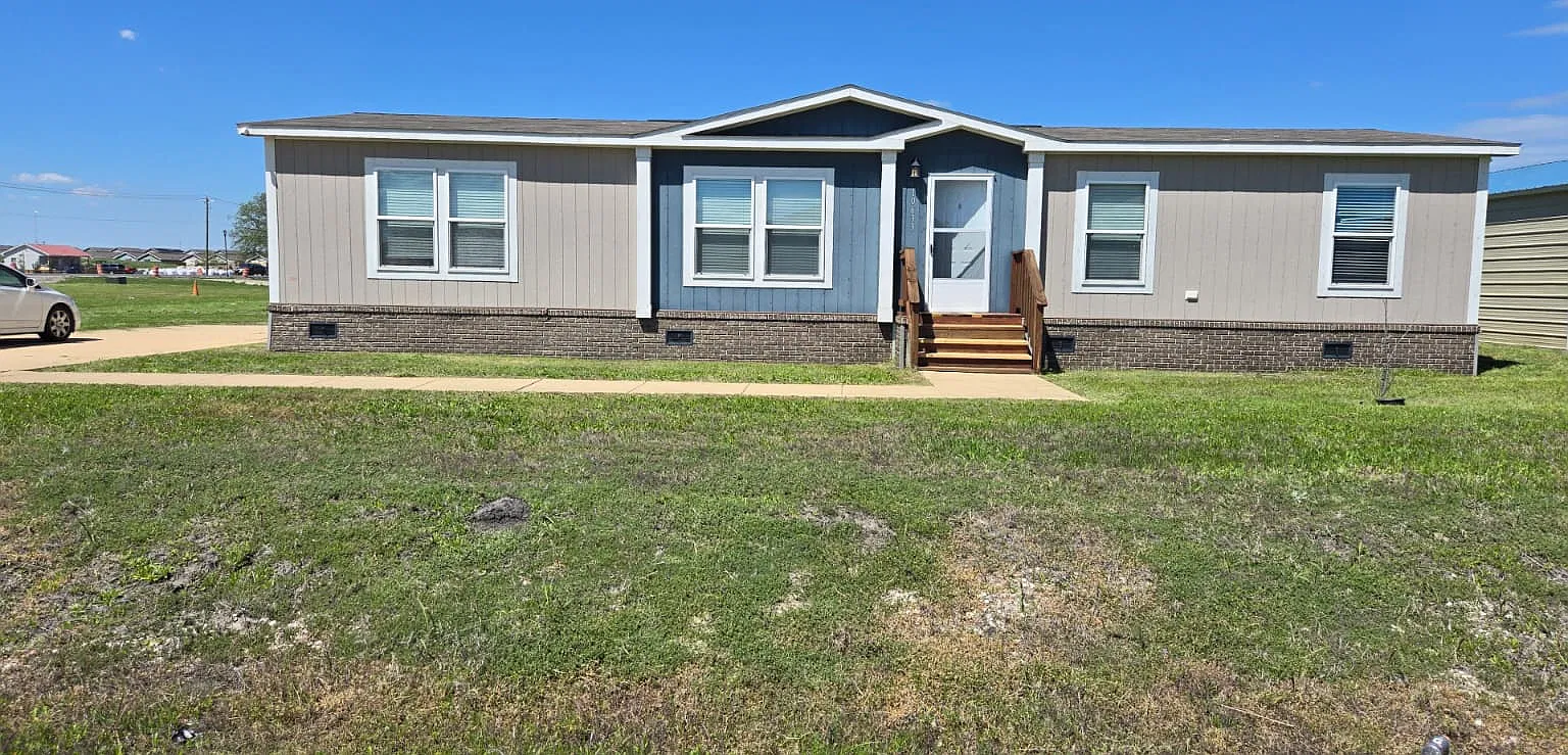 3 bed, 1560 sqft, $1,399 — Photo 1
