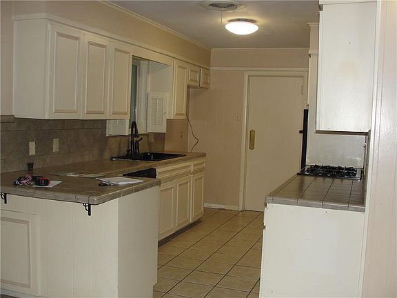4th image of 601 Kingwood Dr