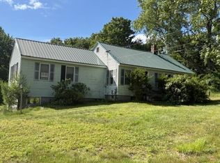 1077 Chadbourne Rd, Standish, ME 04084
