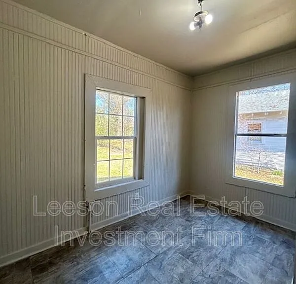 2544 Dupont St — Photo 12