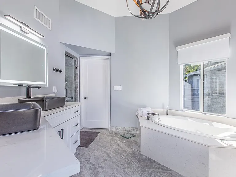 1207 Greenacre Ave — Photo 21
