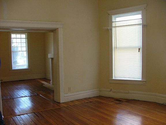 4th image of 411 E Maxwell St #1