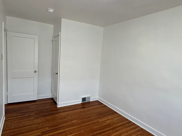 2922 Fanshawe St — Photo 12