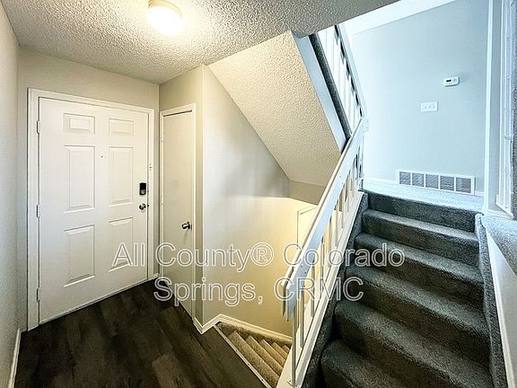 3rd image of 2058 Palm Dr