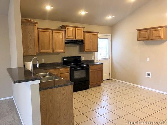 4th image of 7945 Liberty Bell Ln