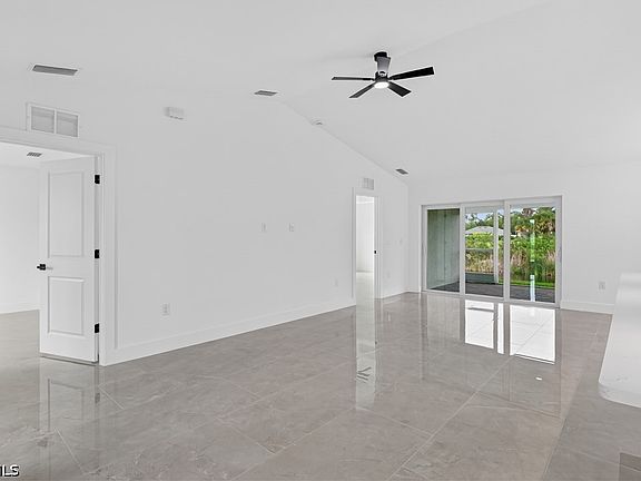 5th image of 211 NE 31st St