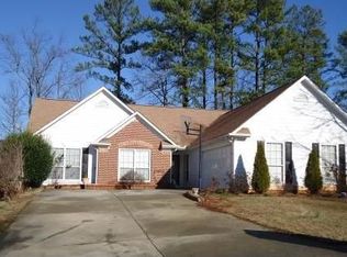 2745 Lady Guinevere Ln, Lawrenceville, GA 30044