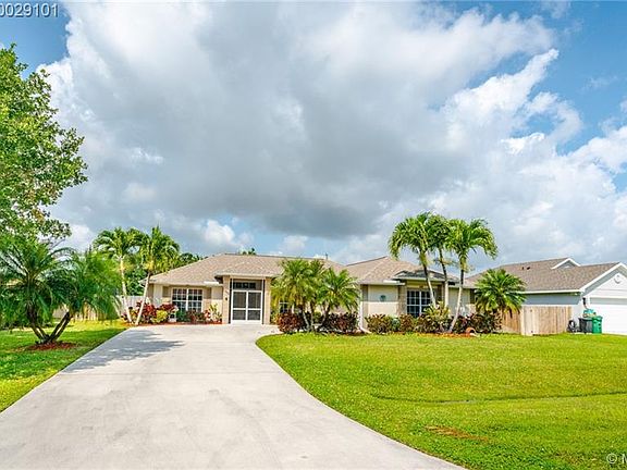 3rd image of 1626 SE Aires Ln