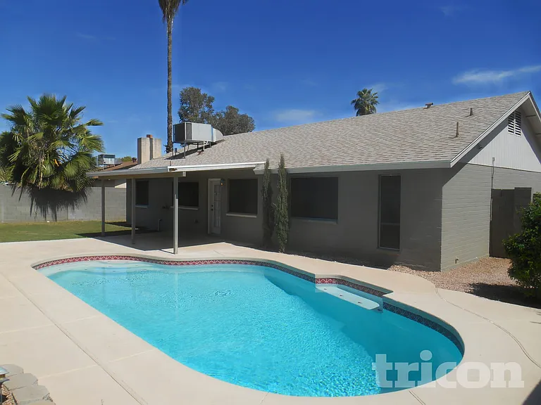 3226 N Ellis St — Photo 15