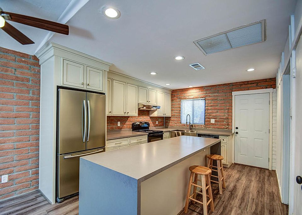 1st image of 3046 N 32nd St Unit 336