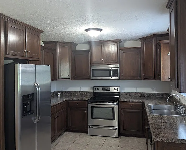 584 Douglas Ln — Photo 4