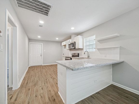 5th image of 5320 Bell St