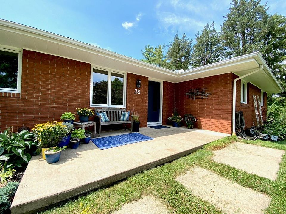 1st image of 28 Canterbury Dr
