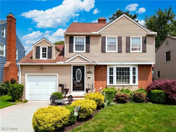 2799 Hampton Rd, Rocky River, OH 44116