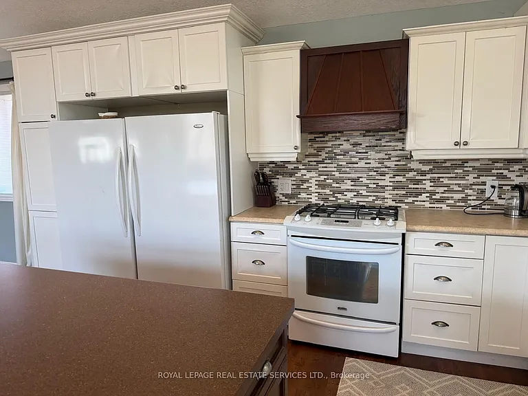 100 Essa Rd #UPPER LEVEL — Photo 10