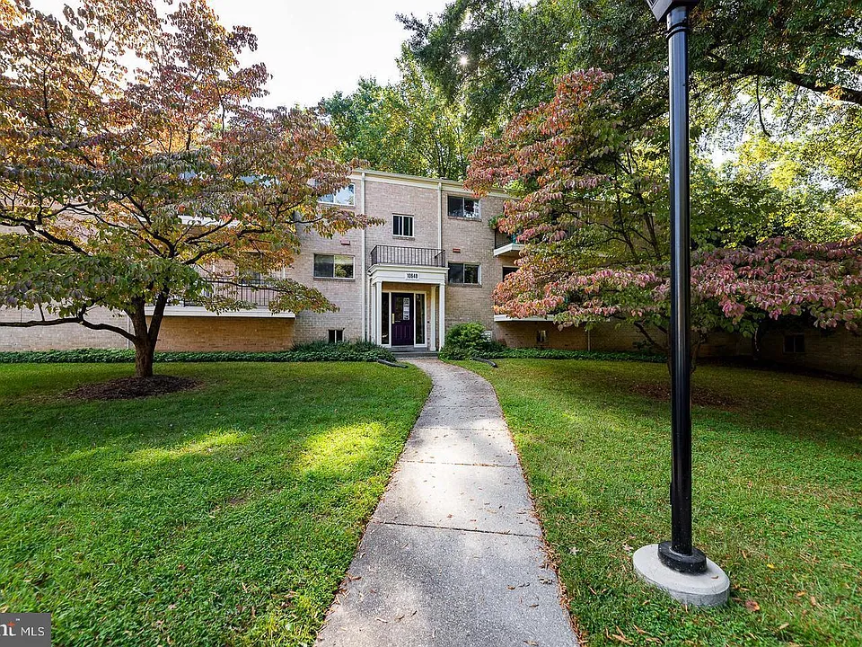 10648 Montrose Ave #102