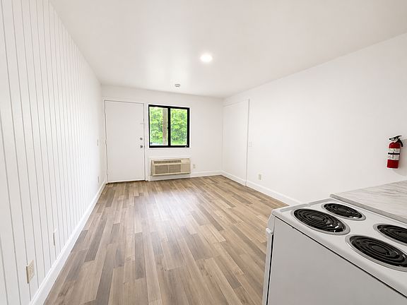 5th image of 207 Old Chimney Ridge Rd #B