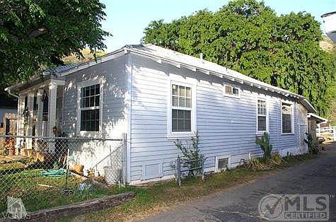 Side view of the 2 bedroom 1 bath California Cottage.