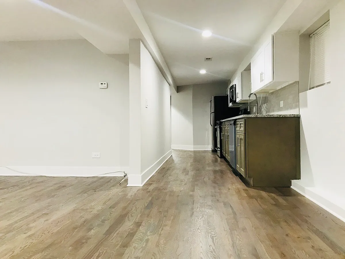 Building Photo - 1920 N Ridgeway Ave #1