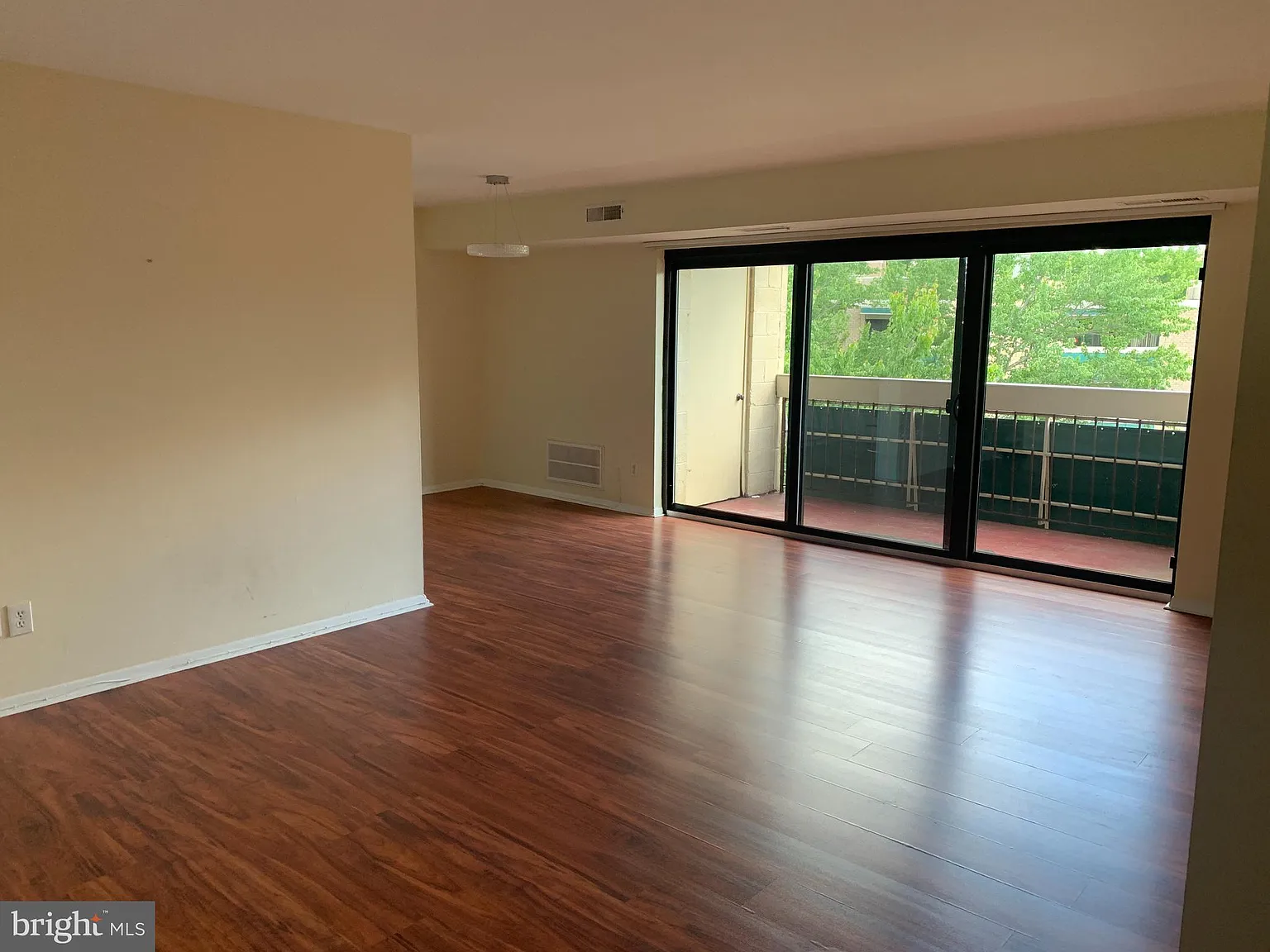 1 bed, 1.0 bath, 729 sqft, $1,800 — Photo 1