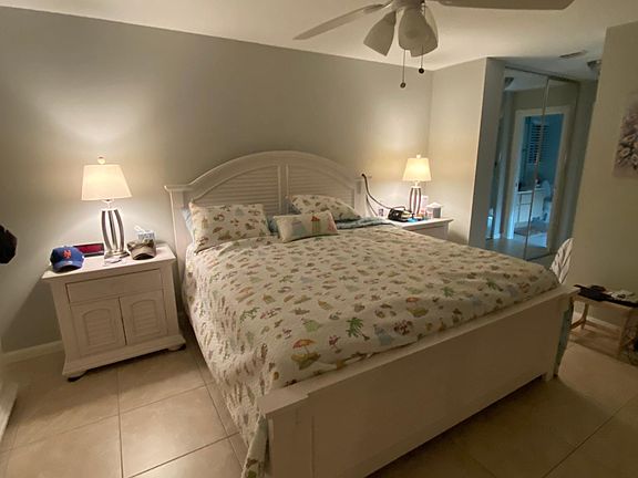 MASTER BEDROOM WITH KING SIZE BED