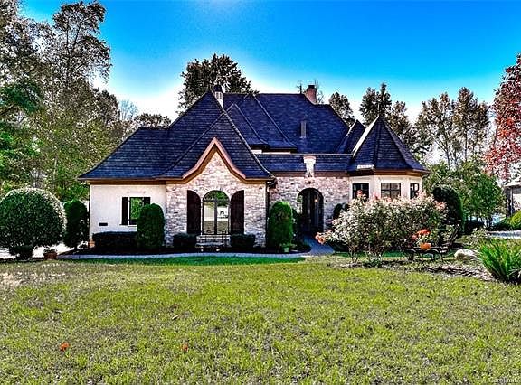 5th image of 8222 Malibu Pointe Ln