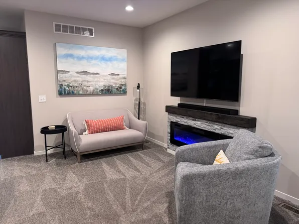 245 Half Moon Dr, Lincoln, NE 68527