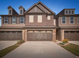 418 Addison Cir, Walled Lake, MI 48390