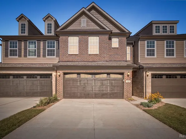 418 Addison Cir, Walled Lake, MI 48390