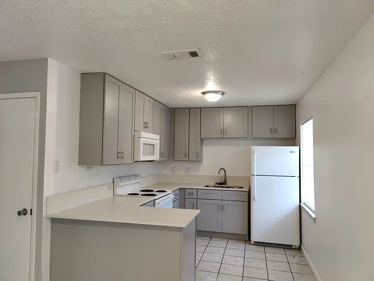 1203 N College St — Photo 20
