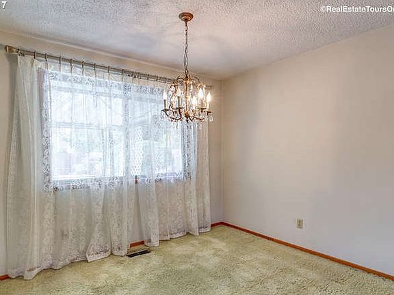 5th image of 15223 SE El Camino Way