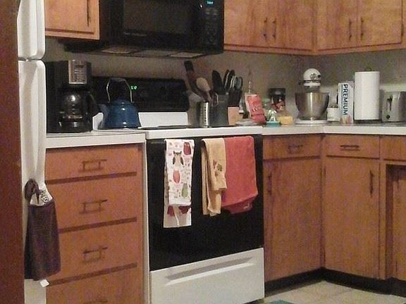 2nd image of 1315 College St