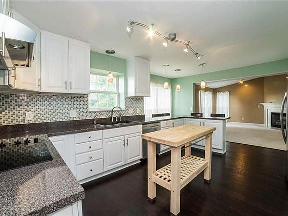 3rd image of 479 Kilkenny Ct