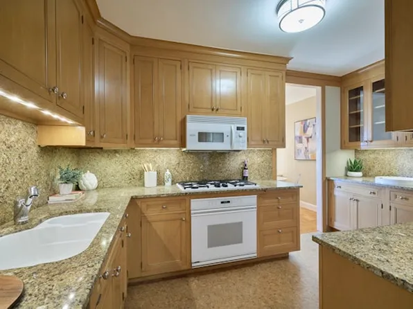 60 East End Avenue image 5 of 9