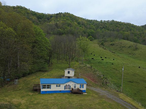 3rd image of 2468 Valley Center Rd