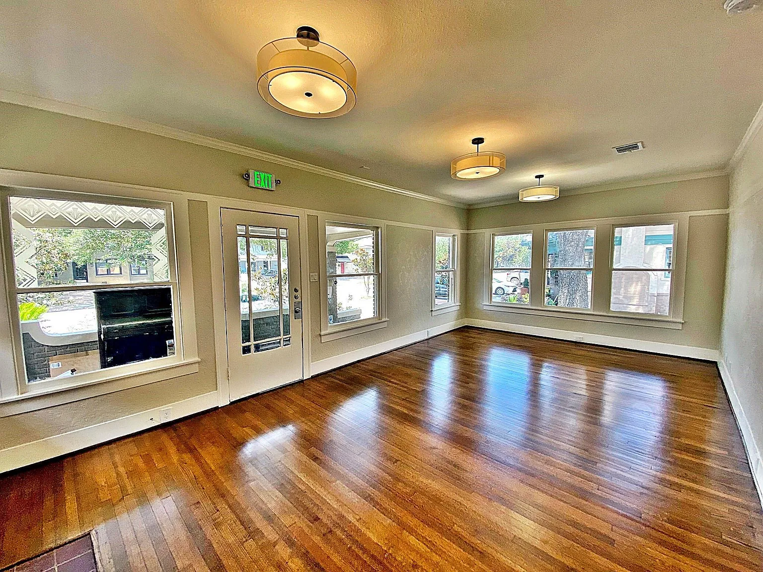 2 bed, 2.0 bath, 1597 sqft, $4,900 — Photo 3