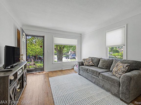 4th image of 3363 Raymond Ave