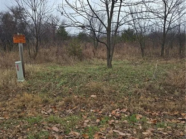 125 Woodcut Dr, Linn Valley, KS 66040