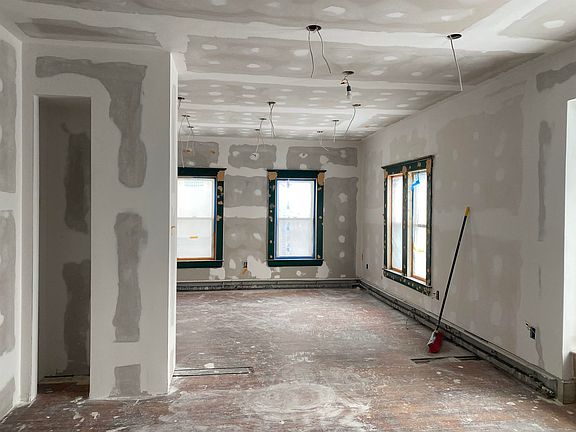 5th image of 101 Maple Street