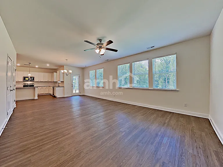 143 Willowbrook Dr — Photo 3