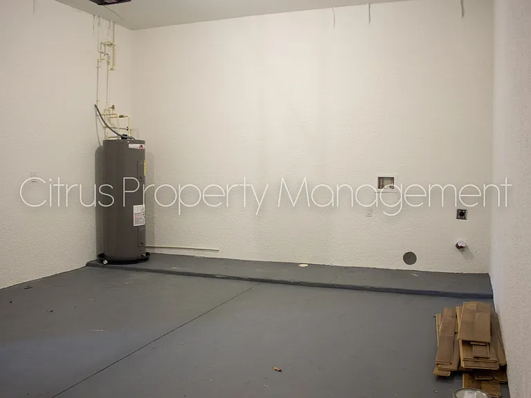 2419 S Shine Ave — Photo 23