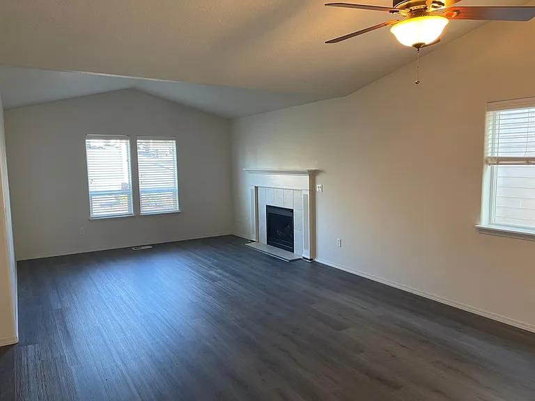 5255 Mac St SE — Photo 2