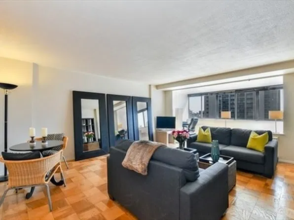 2 Hawthorne Pl APT 14L, Boston, MA 02114