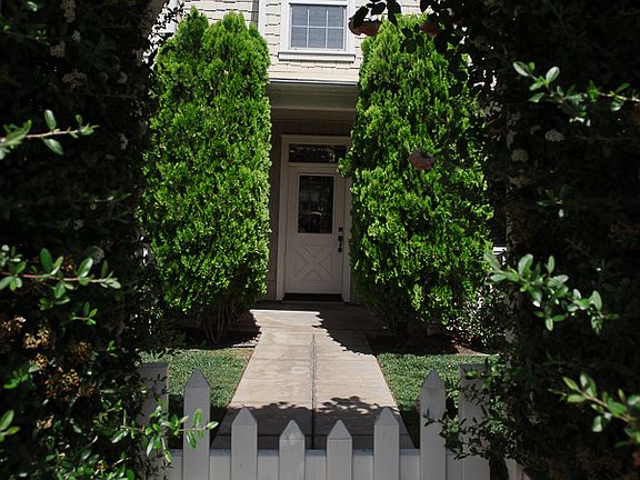3rd image of 27018 Edgewater Ln