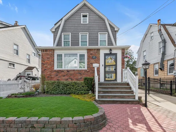 17 Everett Street, Lynbrook, NY 11563