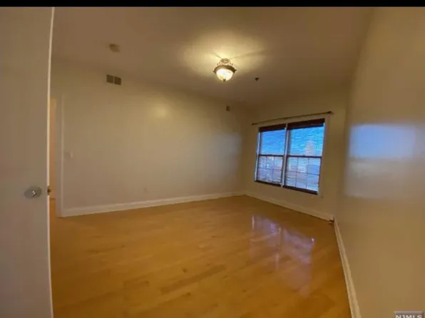 30 Austin St Unit 404, Newark, NJ 07114