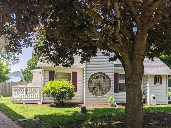 15632 Park Lake Rd, East Lansing, MI 48823