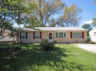 19 Tanager Dr, Decatur, IL 62526