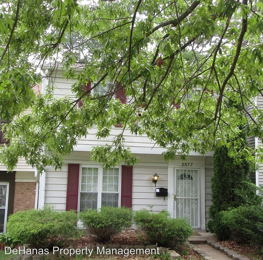 2577 Robinson Pl photo 1